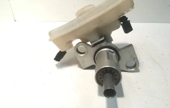 Audi A4 S4 B6 8E 8H Master brake cylinder