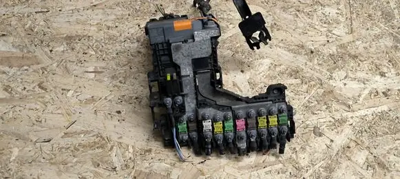 Citroen DS5 Fuse module 9665878380