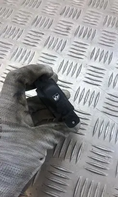 Hyundai Santa Fe Electric window control switch 9358026100