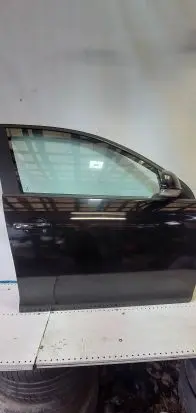 Volkswagen Jetta V Front door