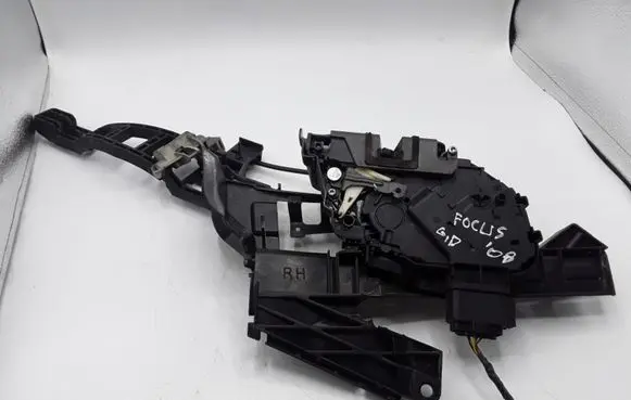 Ford Focus Rear door lock 240015103