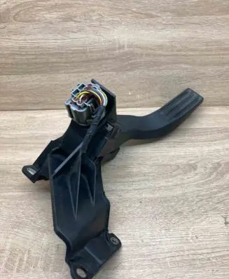 Ford Mondeo Mk III Accelerator throttle pedal 2S719F836DA G451X WithPlug