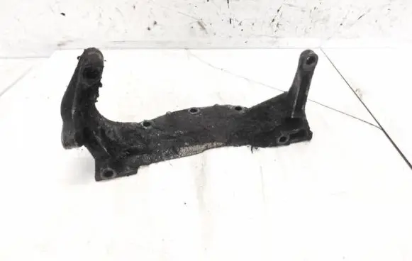 Audi A4 S4 B5 8D Engine mounting bracket
