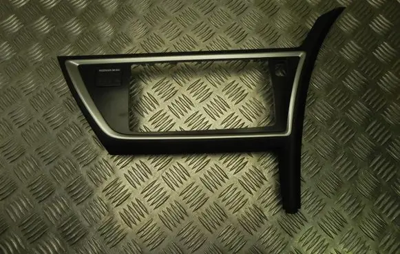 Toyota Auris E180 Radio/GPS head unit trim 5540502450 T4107