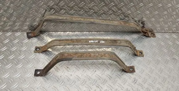 Toyota RAV 4 (XA30) Fuel tank mounting bracket 
