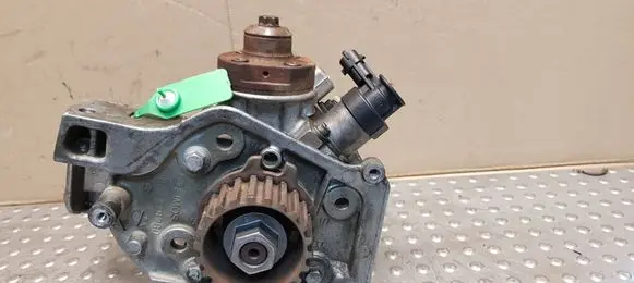 Ford Focus Fuel injection high pressure pump CV6Q9A543AA 0445010536