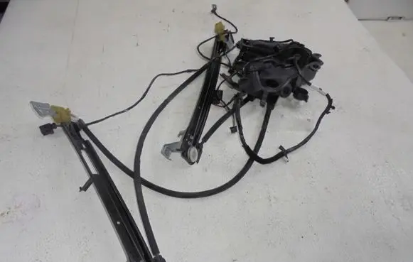 Seat Ibiza IV (6J,6P) Front door electric window regulator 6J3837402E