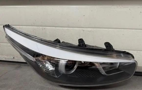 KIA Ceed Headlight/headlamp 92102A2441