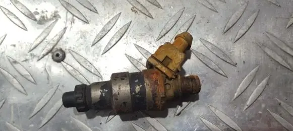 Mazda 626 Fuel injector 1955001330 195500-1330