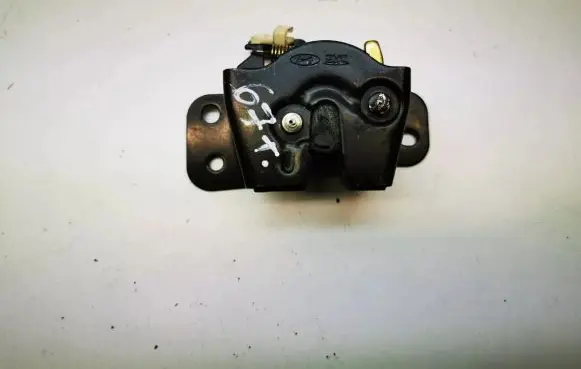 Hyundai Tucson JM Tailgate window lock/catch/latch 