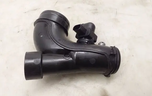 Audi A7 S7 4K8 Turbo air intake inlet pipe/hose 05L129635A