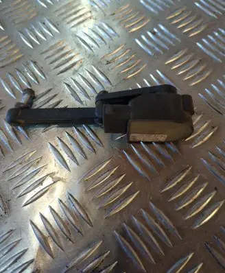 Volkswagen PASSAT B6 Rear air suspension level height sensor 4E0907503C