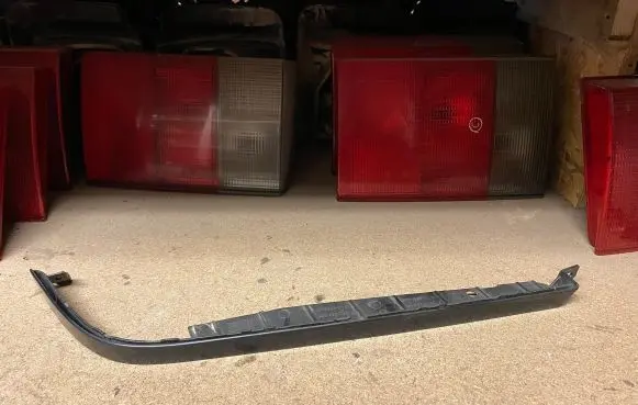 Mercedes-Benz C W202 Under headlight/headlamp trim 2028260177 23768000