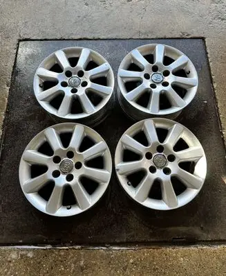 Toyota Avensis T250 R16 alloy rim 4261105230