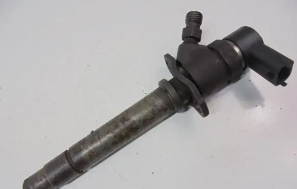 Volvo V70 Fuel injector 8658382