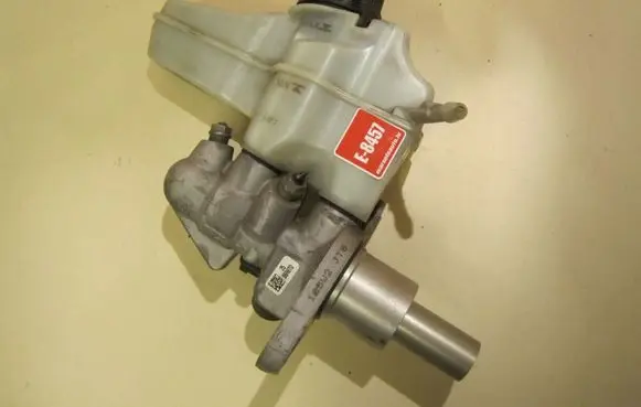 Volkswagen PASSAT B7 Brake fluid reservoir 3C2611301