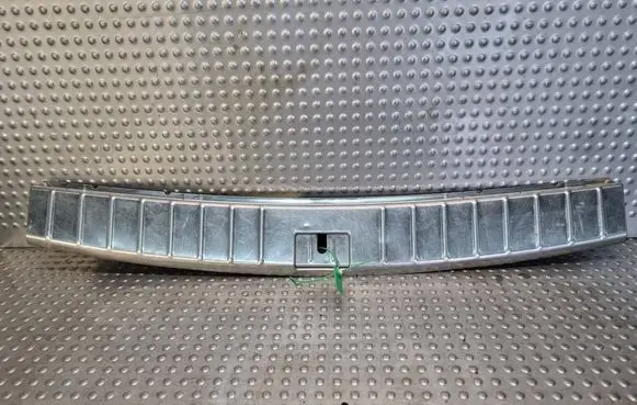 Trunk/boot sill cover protection