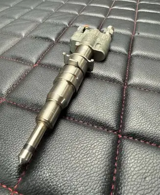 BMW 3 E90 E91 Fuel injector 7589048 10181010 PA66GF35