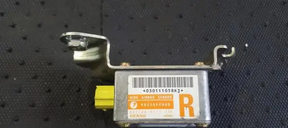 Subaru Forester SF Airbag deployment crash/impact sensor 98235FC000 252300-0111