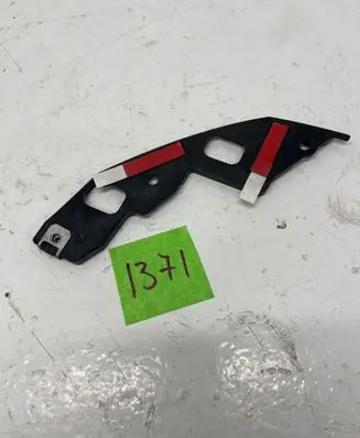 Fender mounting bracket