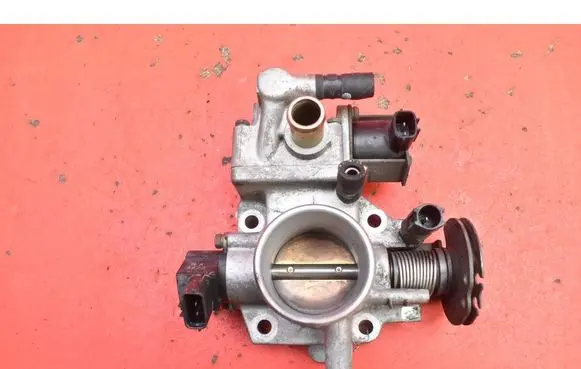 Mazda 323 F Throttle body valve E9T06271
