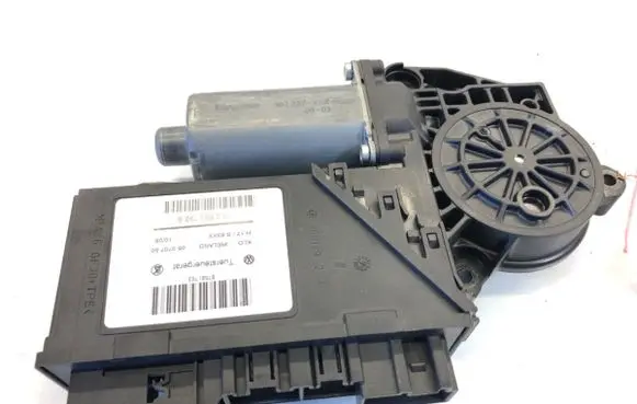 Volkswagen Touareg I Front door window regulator motor 7L0959792B
