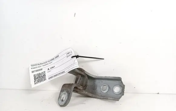 Toyota Auris 150 Front door upper hinge 6871002060