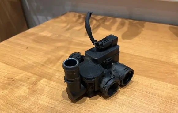 Mercedes-Benz E W211 Coolant heater control valve A2118320184