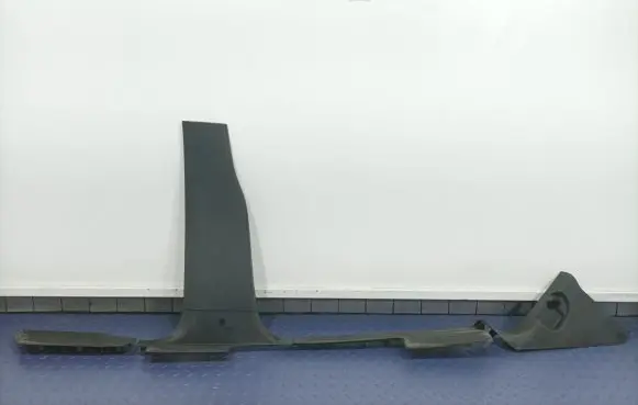 Other sill/pillar trim element