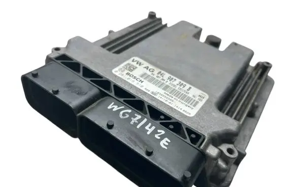 Volkswagen Golf VII Engine control unit/module 04L907309B 0281018510 EDC17C64