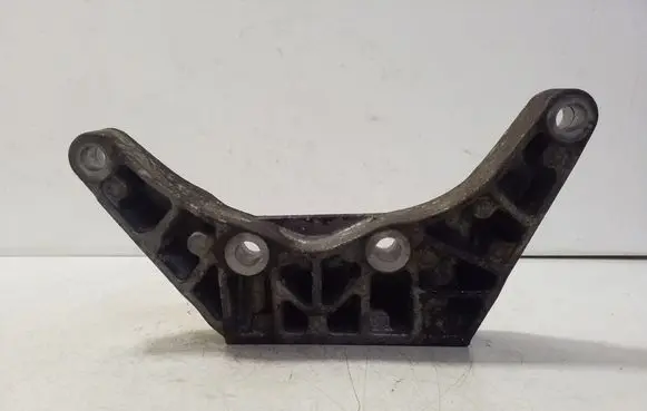 Gearbox mounting bracket
