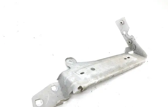 Alfa Romeo Stelvio Fender mounting bracket