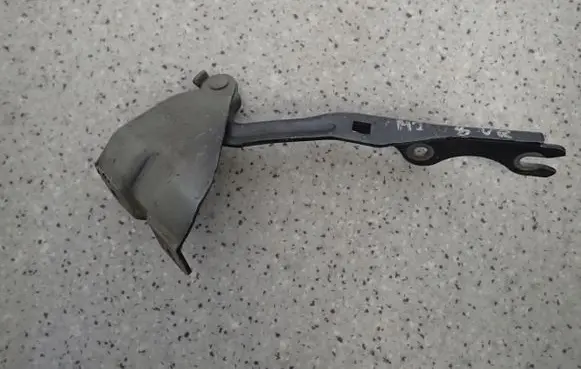 Mazda 2 Engine bonnet/hood hinges 