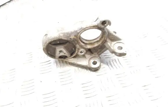 Citroen C4 II Engine mount bracket
