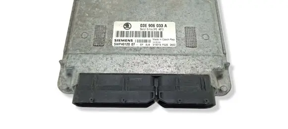 Skoda Fabia Mk1 (6Y) Engine control unit/module 03E906033A 5WP4012007
