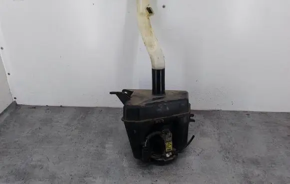Windshield washer fluid reservoir/tank