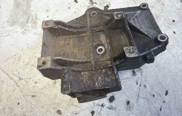 Audi A4 S4 B5 8D A/C compressor mount bracket 028260885A