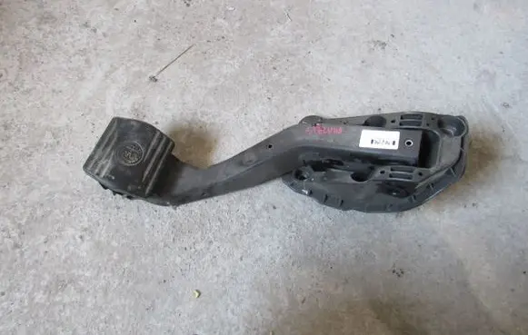 Alfa Romeo Stelvio Brake pedal 999890900