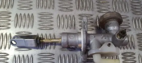 Nissan Primera Master brake cylinder