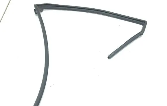 Hyundai i20 (BC3 BI3) Rubber seal rear door window/glass 