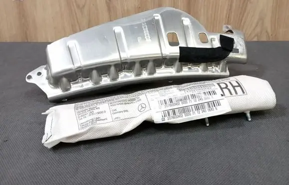 Mercedes-Benz E A207 Seat airbag 2078600402 A2078600402