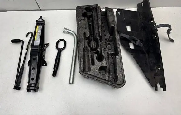 Volkswagen Golf VII Tool set 5Q0011031B 5G0012129D 5G0012115S