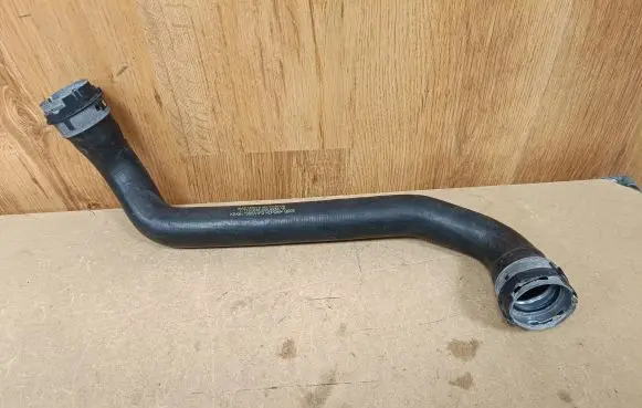 Mercedes-Benz GLC X253 C253 Engine coolant pipe/hose A2135010182