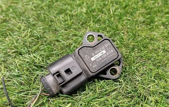 Volkswagen PASSAT CC Mass air flow meter 038906051D 0261230073