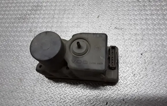 Audi 80 90 S2 B4 Central locking vacuum pump 443862257