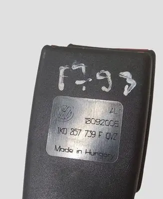 Volkswagen Golf V Middle seatbelt buckle (rear) 1K0857739F