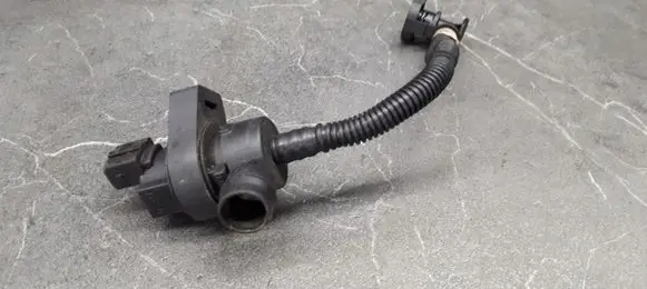 BMW 3 E90 E91 Valve vacuum 7572237