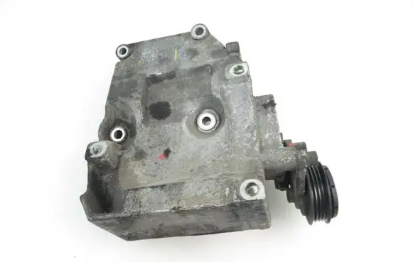 Volkswagen PASSAT B5.5 A/C compressor mount bracket 038260885C