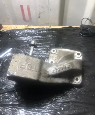 Jeep Grand Cherokee Engine mounting bracket 52090309AD