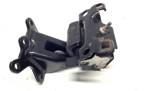 Nissan Navara D23 Engine mount bracket